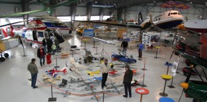 flugmodel-1757 Módel í miðjum salnum