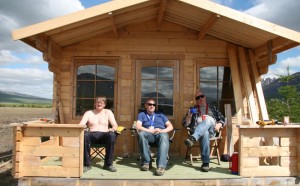 melar-05-07-09-014 Það er greinilega pláss fyrir nokkra kaffibrúsakalla á þessari verönd.